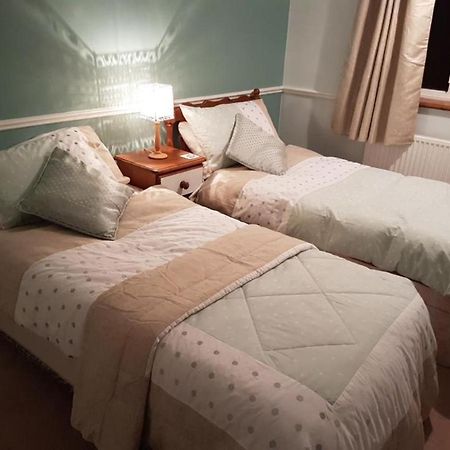 Chimneys B&B Holbrook  Esterno foto