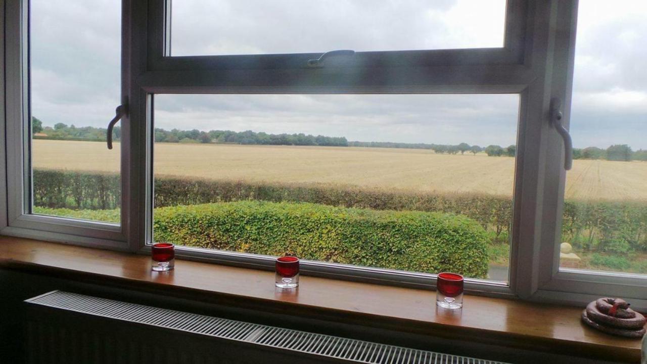 Chimneys B&B Holbrook  Esterno foto