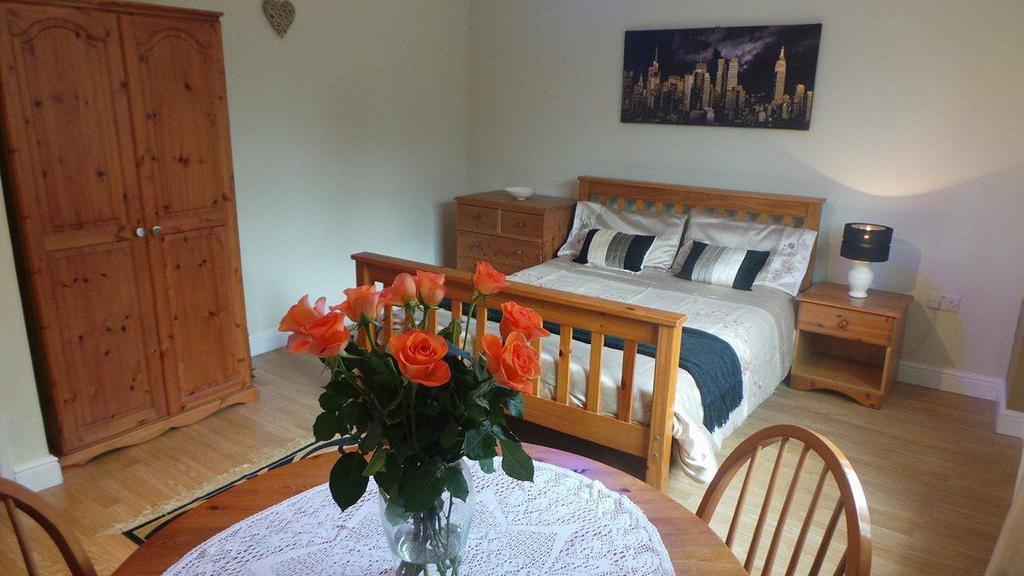 Chimneys B&B Holbrook  Esterno foto