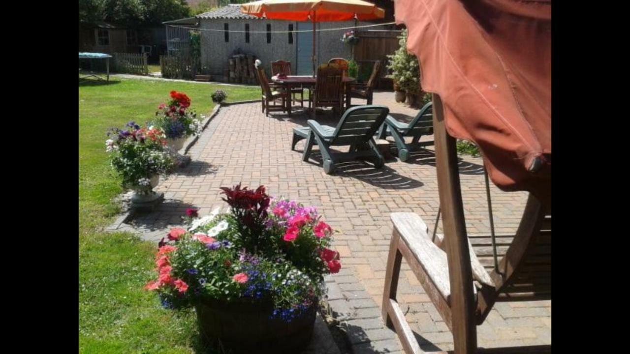 Chimneys B&B Holbrook  Esterno foto